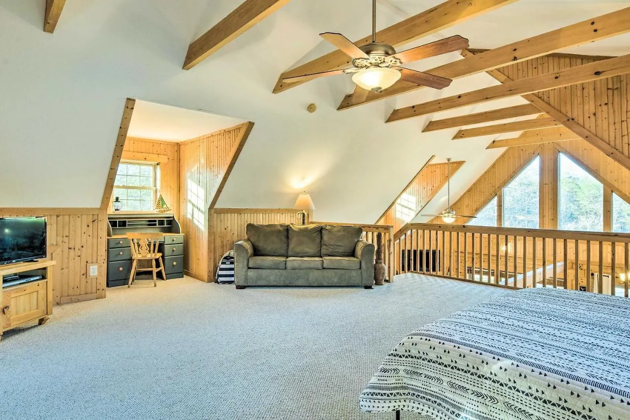 Quaint With Loft 10 Mi To Lure! Holiday home *
