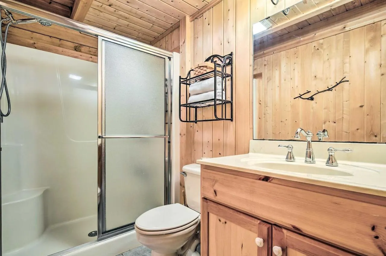 Quaint With Loft 10 Mi To Lure! Lake Lure