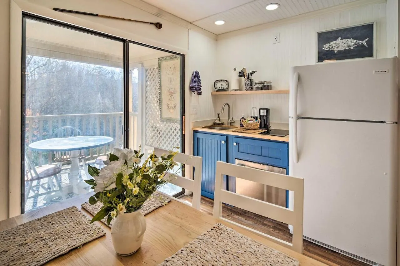 Lure With Private Balcony And Pool Access! Lake Lure