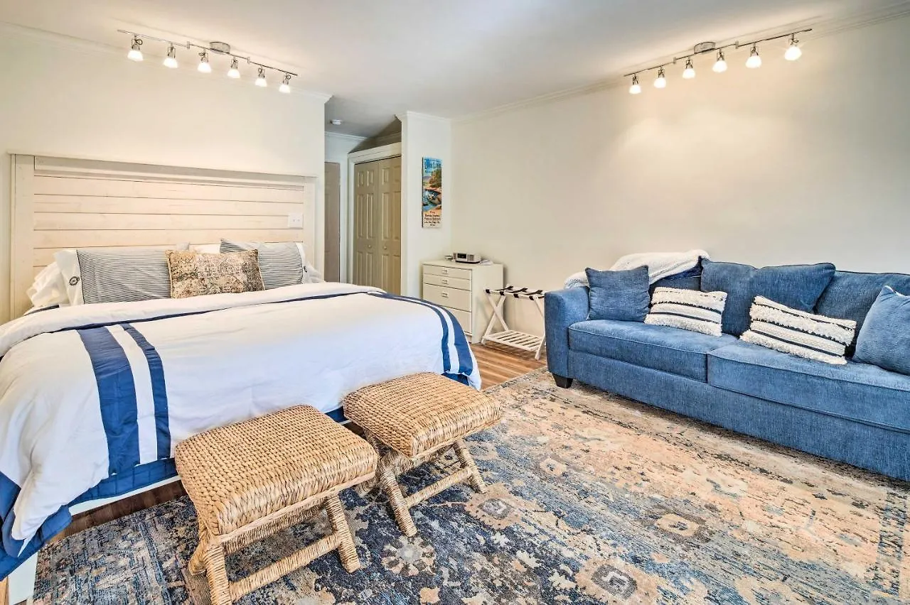 Lure With Private Balcony And Pool Access! Apartment