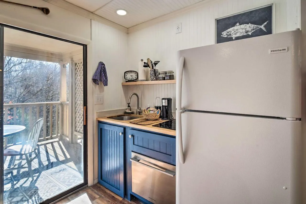 Lure With Private Balcony And Pool Access! Apartment *