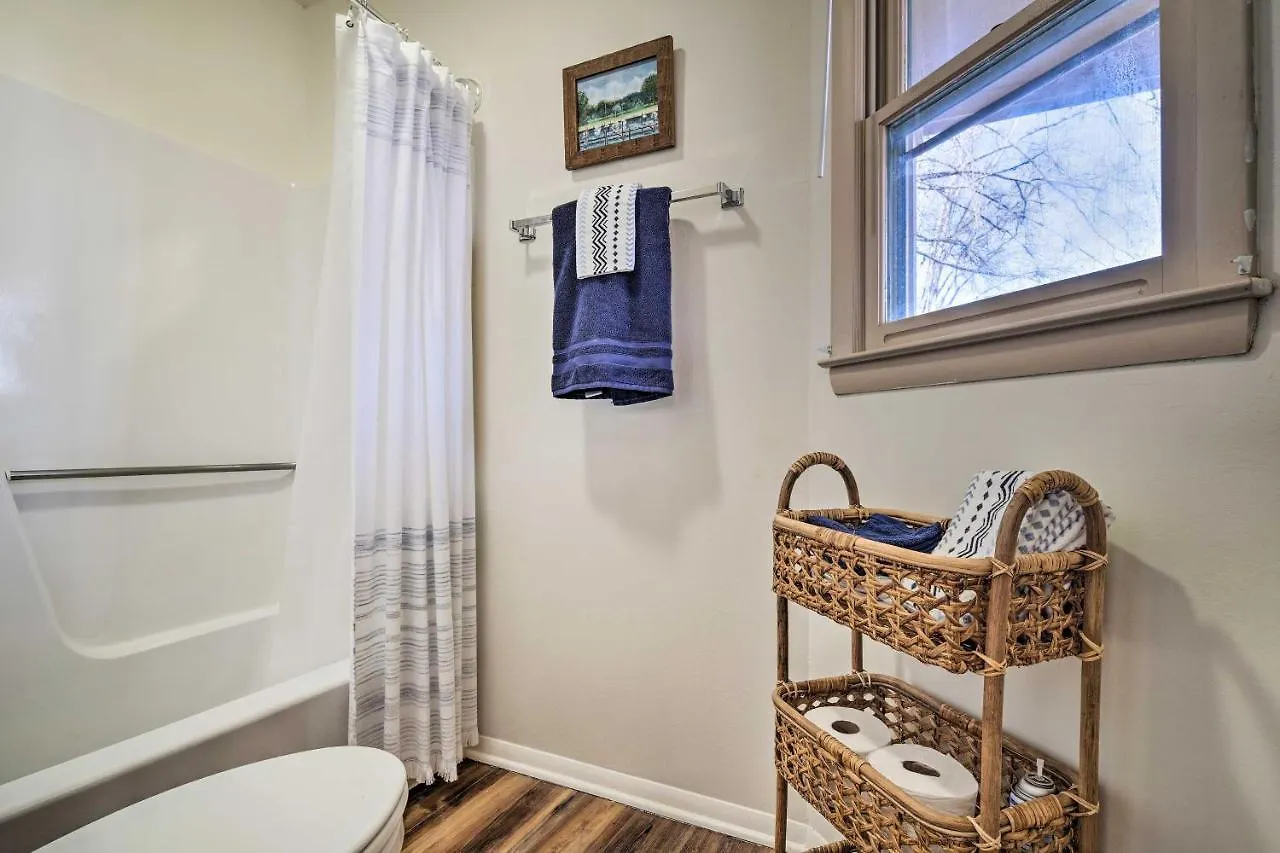 Lure With Private Balcony And Pool Access! Lake Lure