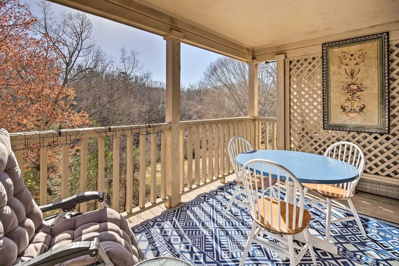 Lure With Private Balcony And Pool Access! Apartment *