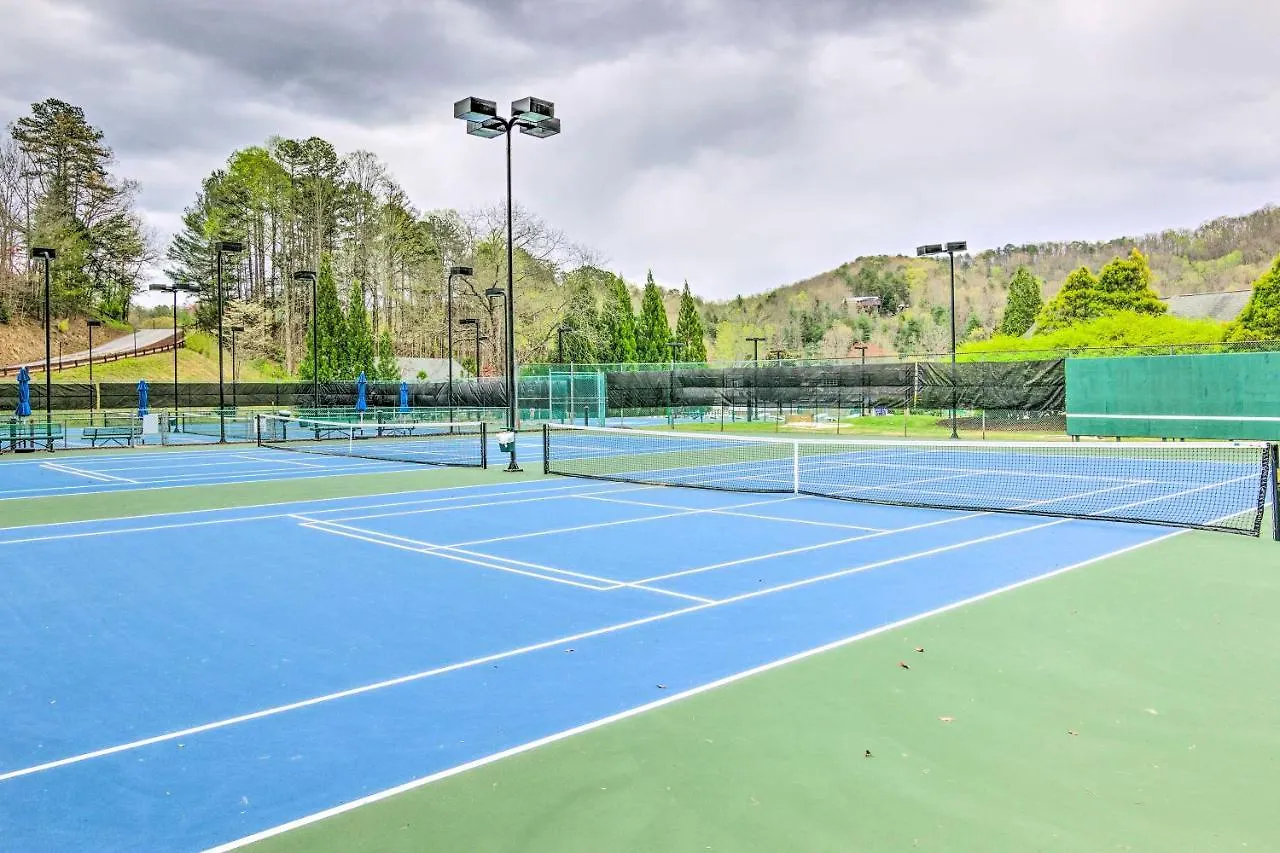 Lure With Private Balcony And Pool Access! * Lake Lure