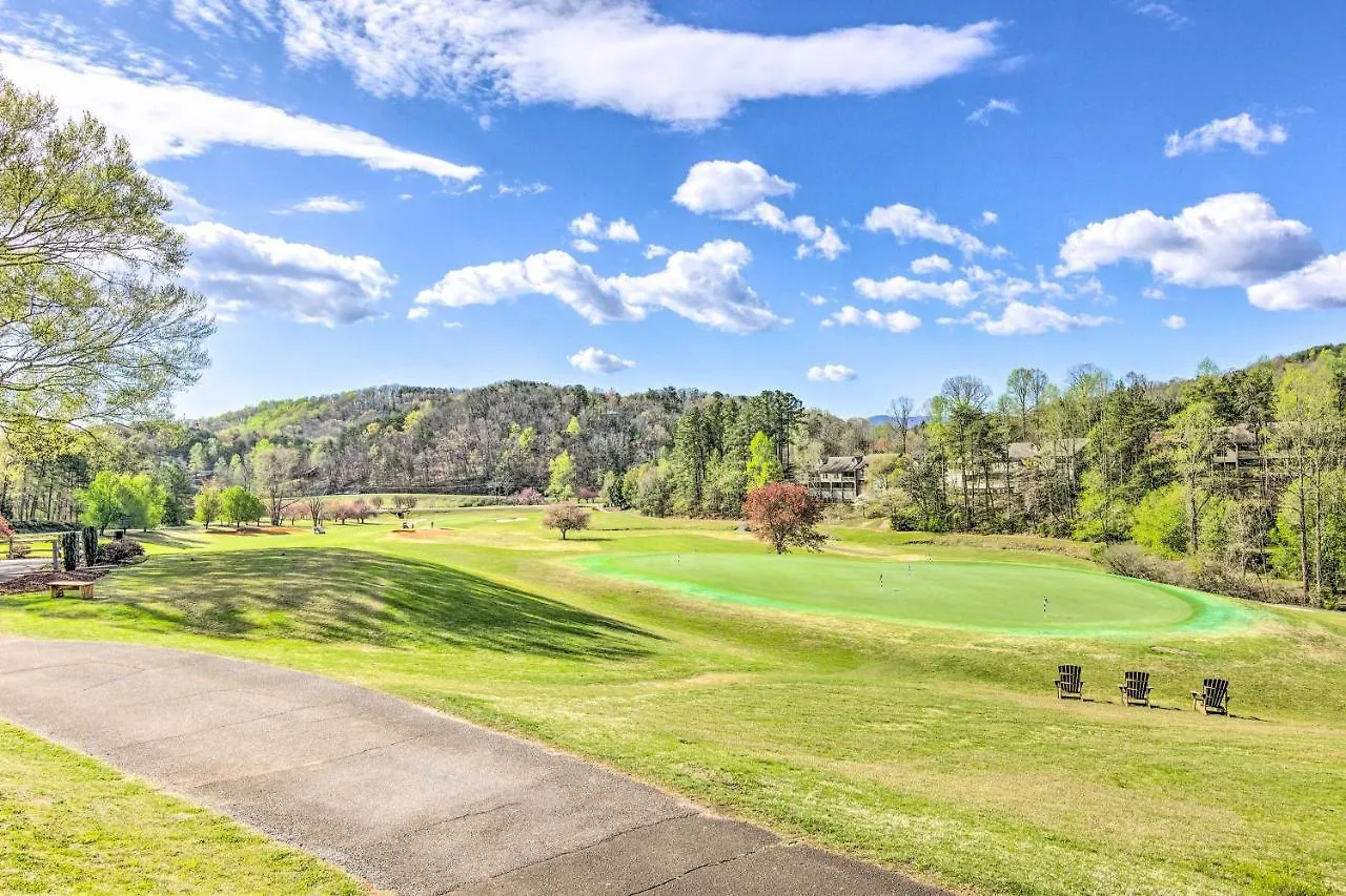 Apartment Lure With Private Balcony And Pool Access!