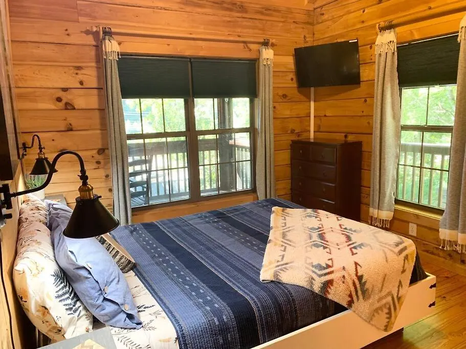 Log Walkable To Lure & Chimney Rock - Blue Skies Holiday home