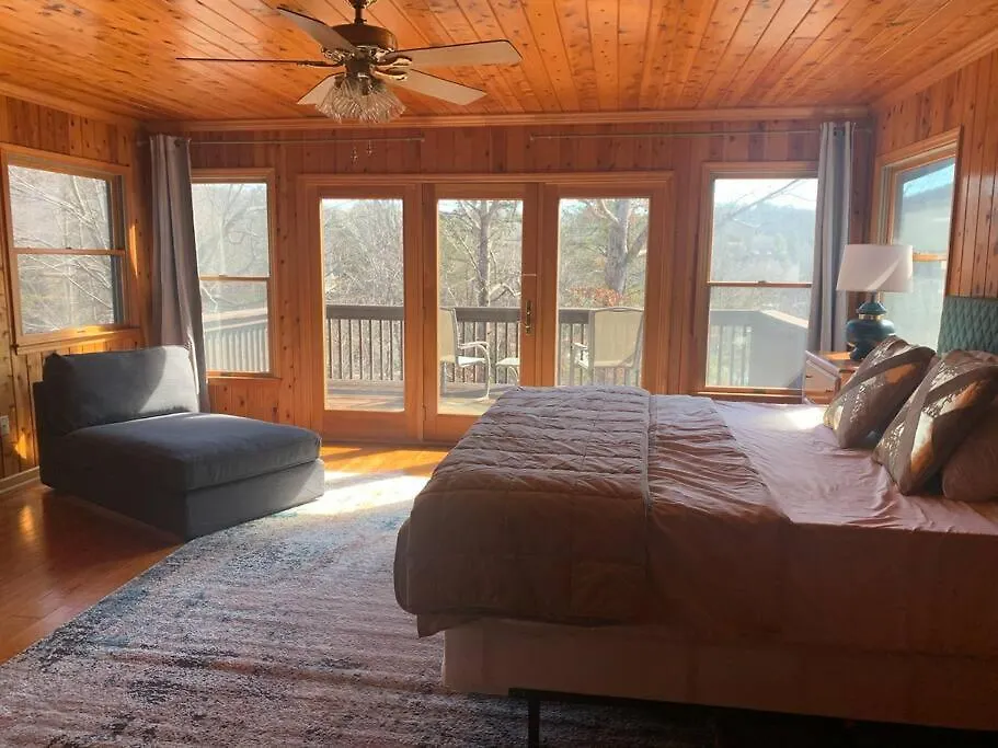 Lure Me - Walk To Amenities Holiday home