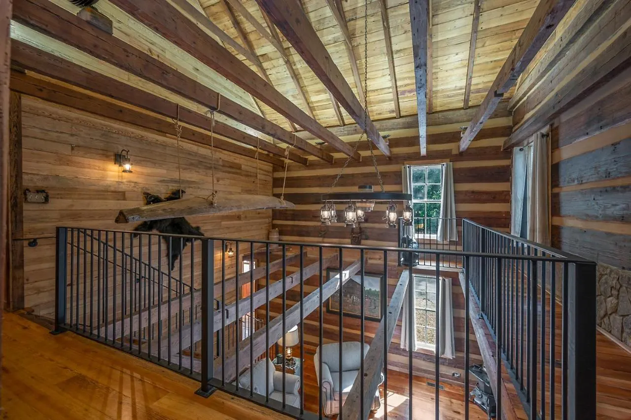 Russell's Fort At White Oak Point: Historical Cabin On Lake Lure, Luxury, Direct Lake Access!