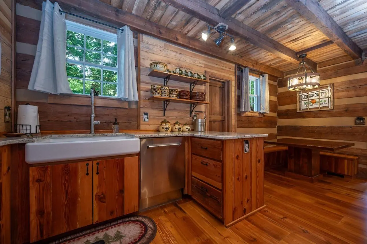 Russell's Fort At White Oak Point: Historical Cabin On Lake Lure, Luxury, Direct Lake Access! Lake Lure
