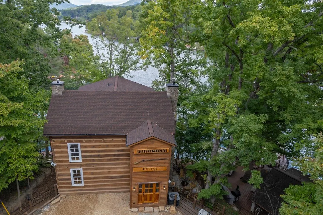 Prázdninový dům Russell's Fort At White Oak Point: Historical Cabin On Lake Lure, Luxury, Direct Lake Access! *