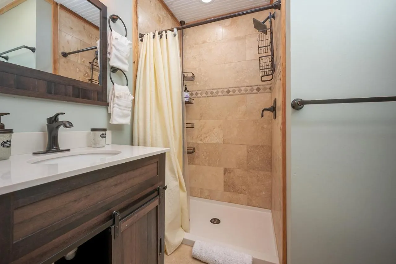 Russell's Fort At White Oak Point: Historical Cabin On Lake Lure, Luxury, Direct Lake Access!