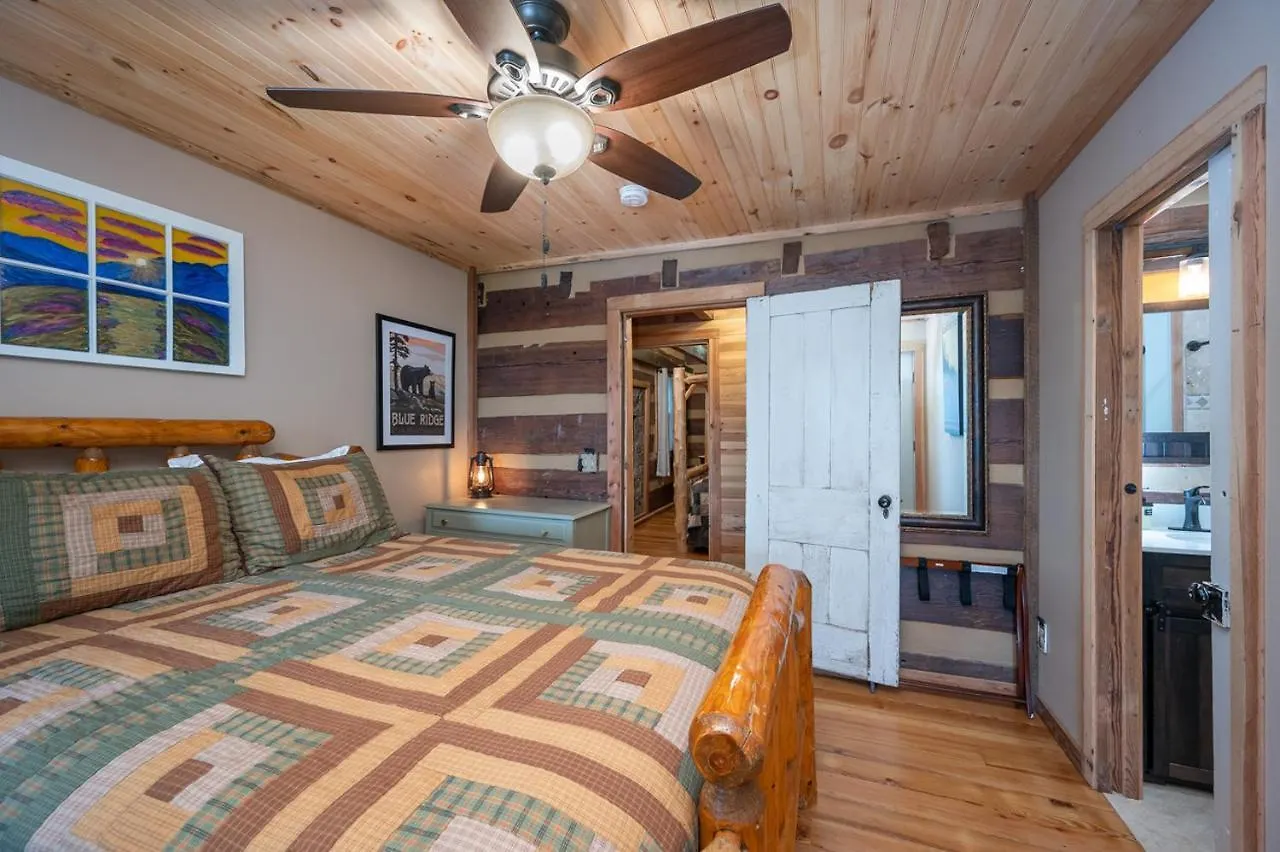 Russell's Fort At White Oak Point: Historical Cabin On Lake Lure, Luxury, Direct Lake Access! *