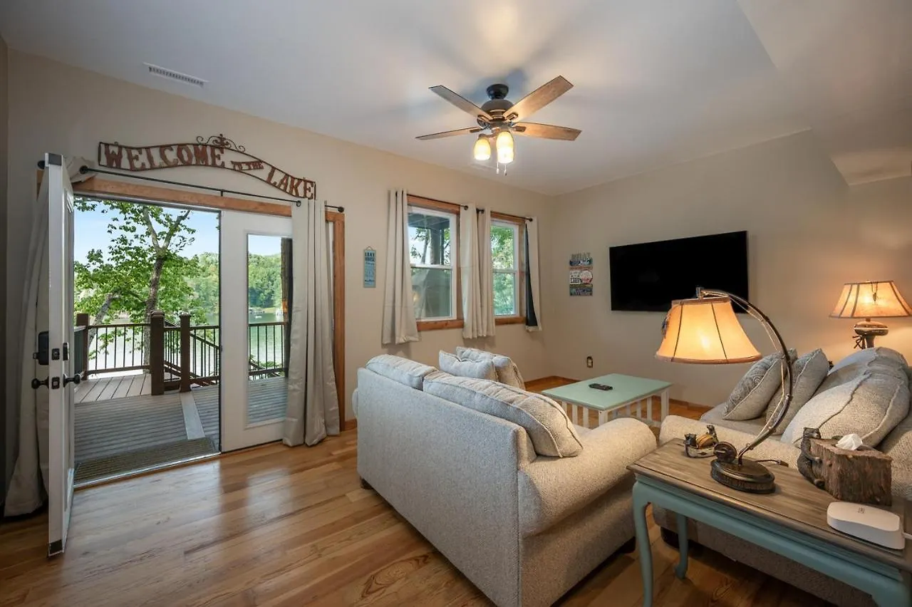 Russell's Fort At White Oak Point: Historical Cabin On Lake Lure, Luxury, Direct Lake Access! Lake Lure