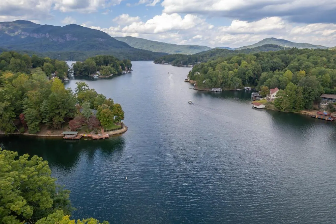Russell's Fort At White Oak Point: Historical Cabin On Lake Lure, Luxury, Direct Lake Access! Prázdninový dům Lake Lure