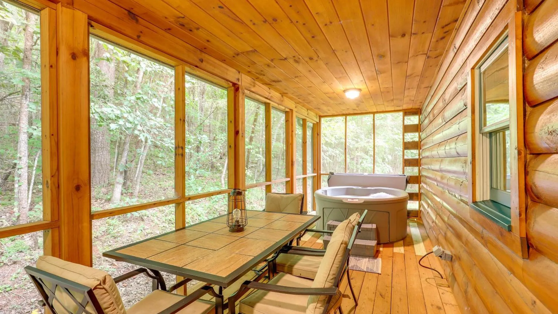 Moonshine Manor With Hot Tub, Near Lure *