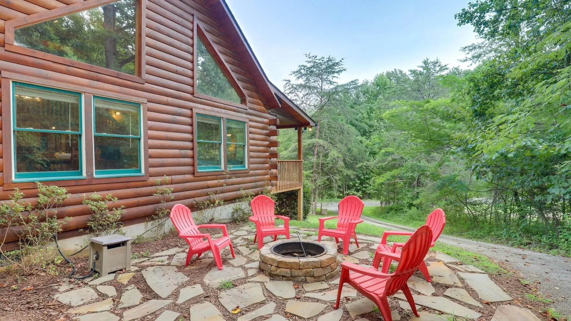 Moonshine Manor With Hot Tub, Near Lure 레이크 루어