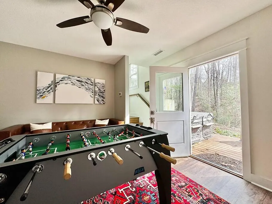 Holiday home The Cove Retreat- Hot Tub/screened Porch/game Lake Lure