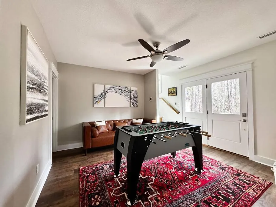Holiday home The Cove Retreat- Hot Tub/screened Porch/game