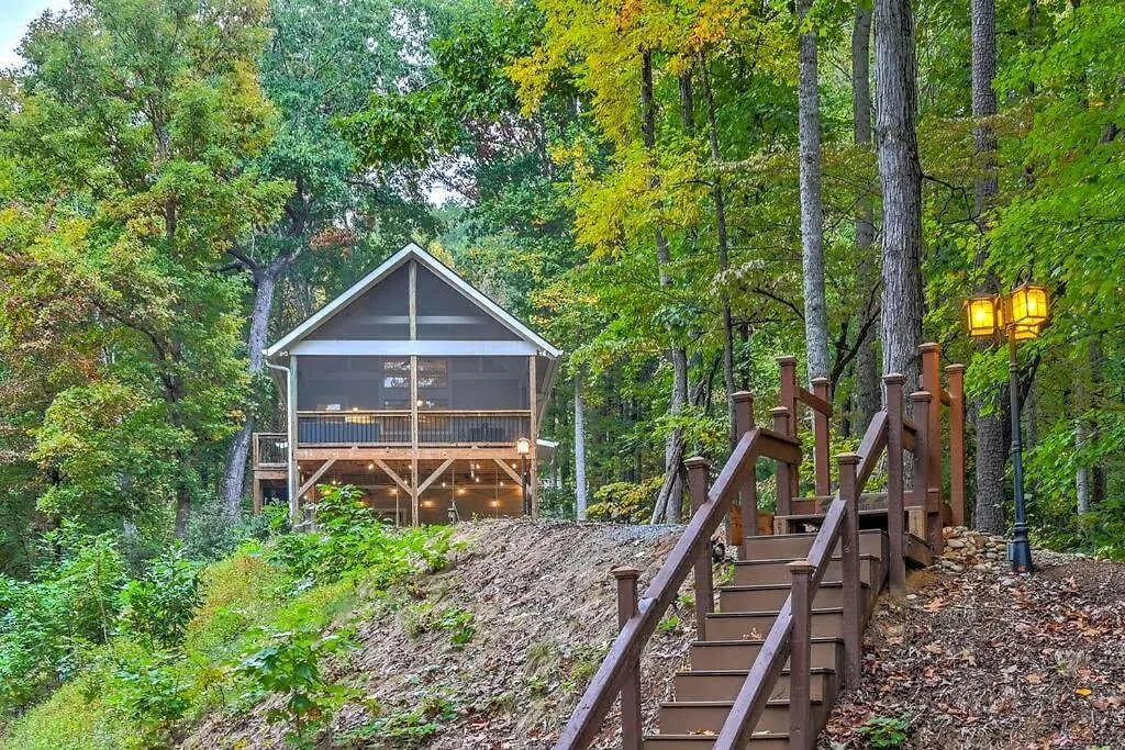 The Cove Retreat- Hot Tub/screened Porch/game *