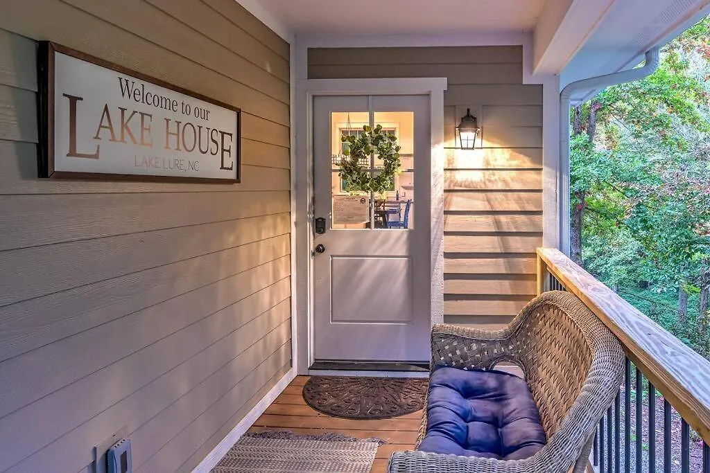 The Cove Retreat- Hot Tub/screened Porch/game Holiday home *