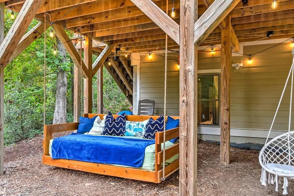The Cove Retreat- Hot Tub/screened Porch/game Holiday home *