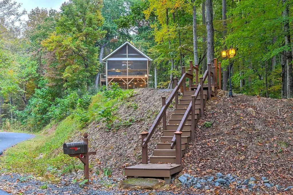 Holiday home The Cove Retreat- Hot Tub/screened Porch/game