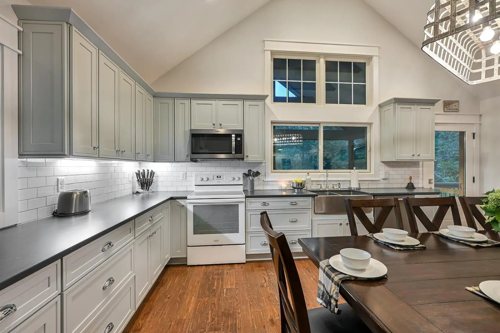 The Cove Retreat- Hot Tub/screened Porch/game * Lake Lure