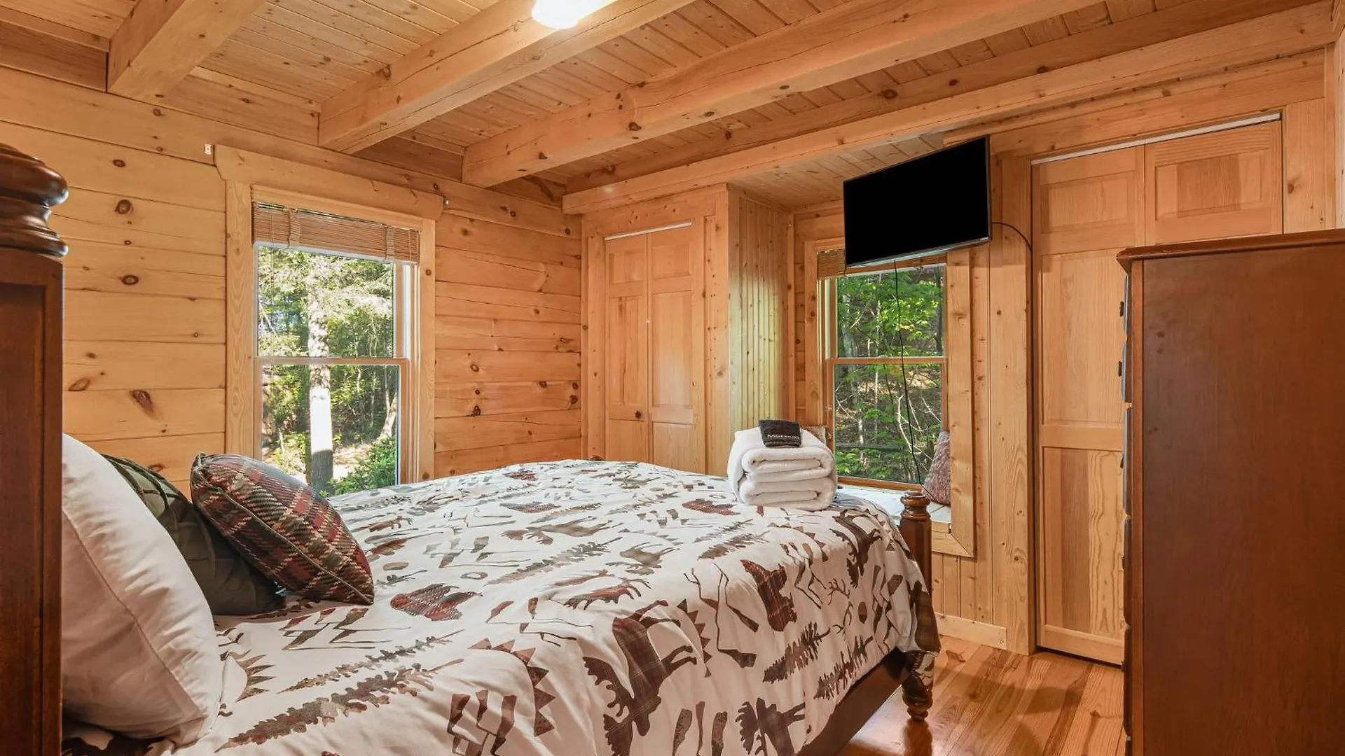 Lure Oasis In The Woods W/ Hot Tub & More! Holiday home