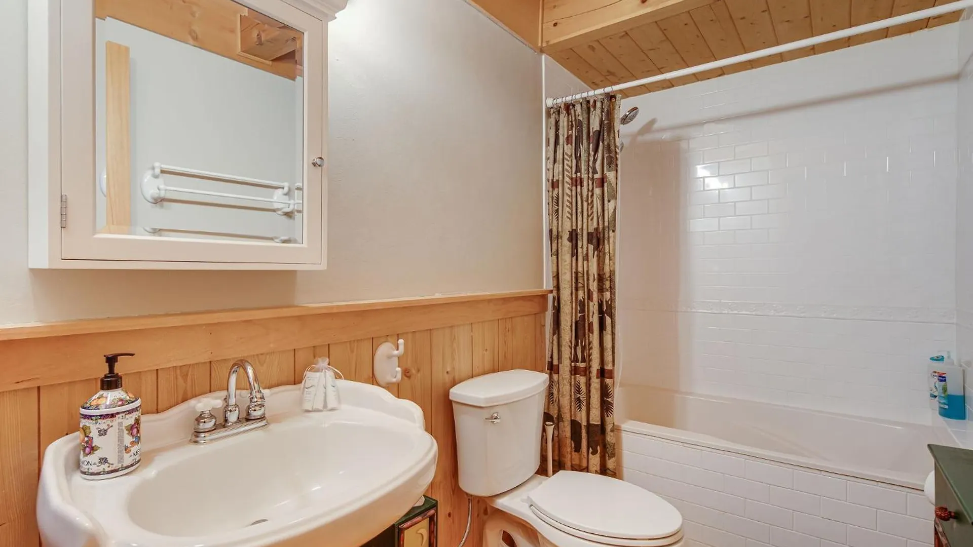Lure Oasis In The Woods W/ Hot Tub & More!