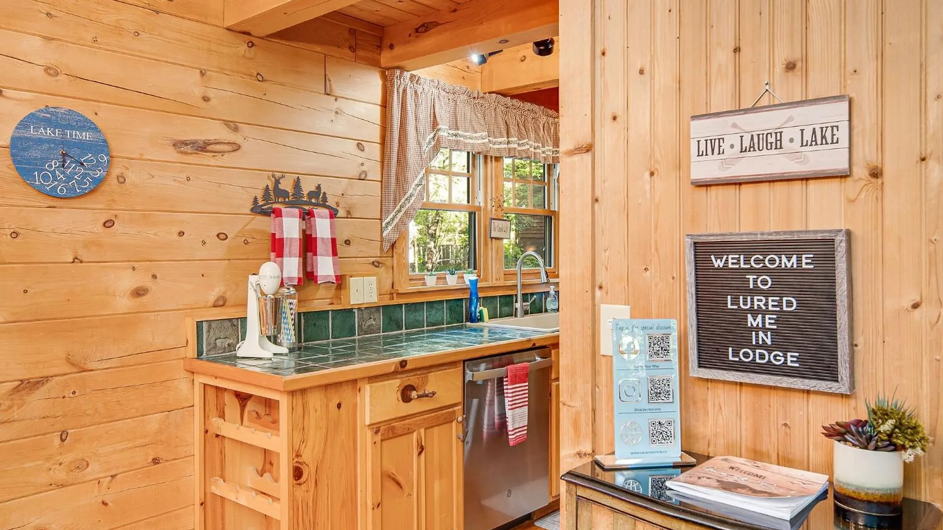 Lure Oasis In The Woods W/ Hot Tub & More! Holiday home Lake Lure
