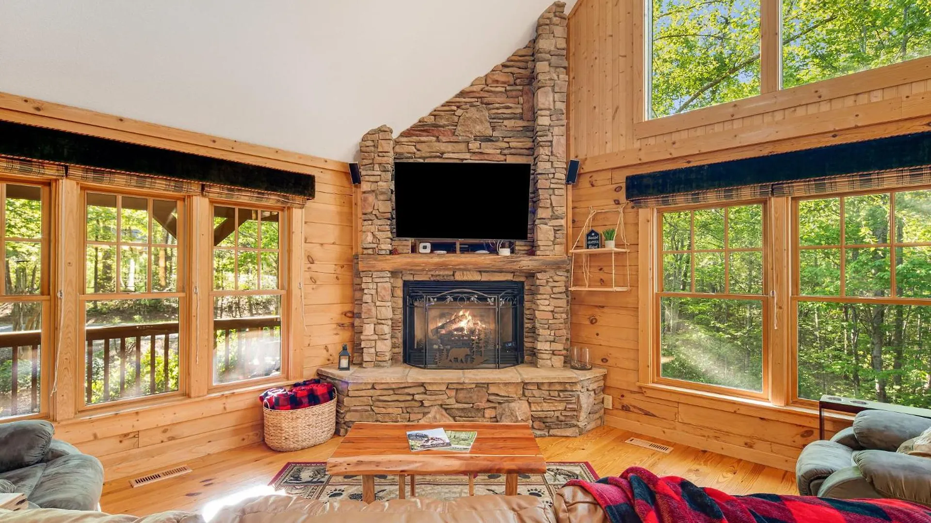 Holiday home Lure Oasis In The Woods W/ Hot Tub & More! *