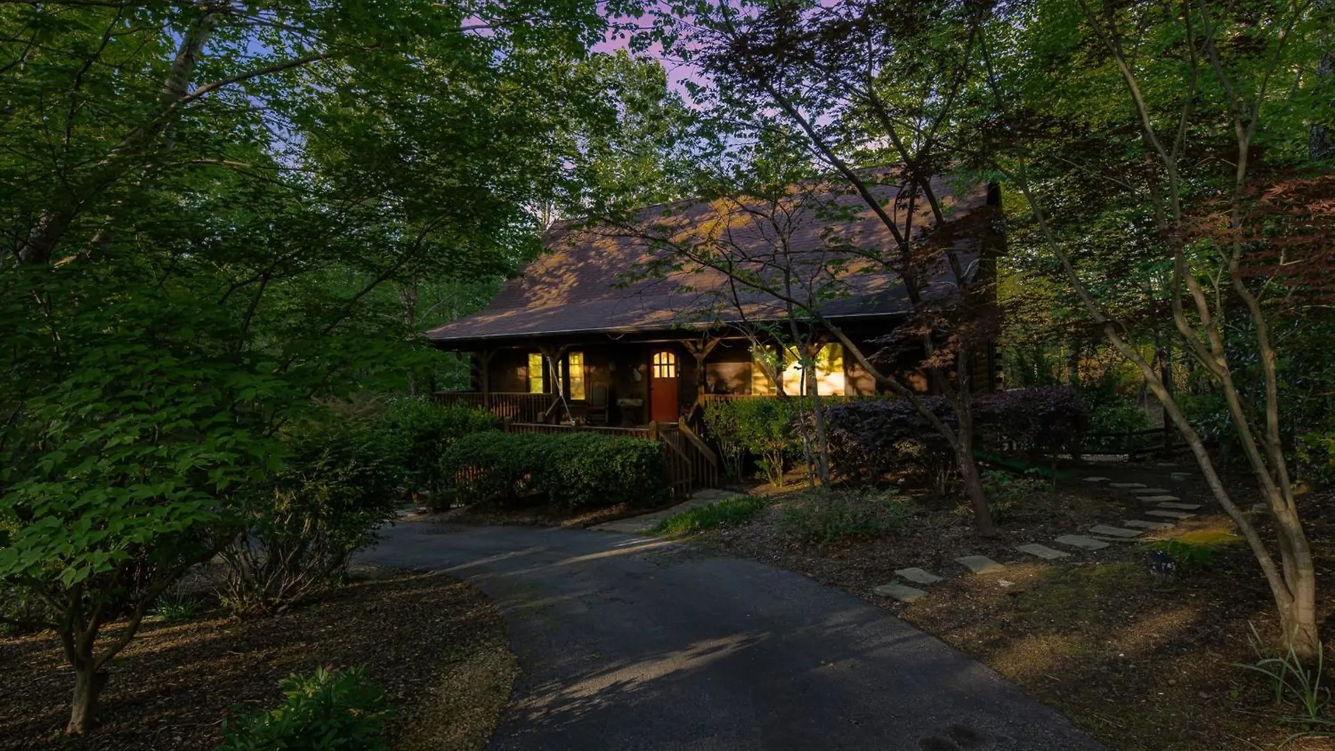 Lure Oasis In The Woods W/ Hot Tub & More! Holiday home Lake Lure