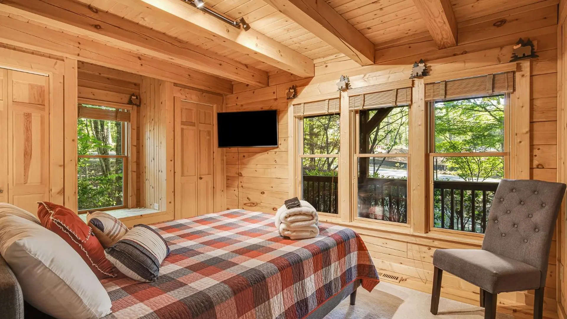 Lure Oasis In The Woods W/ Hot Tub & More! Holiday home *