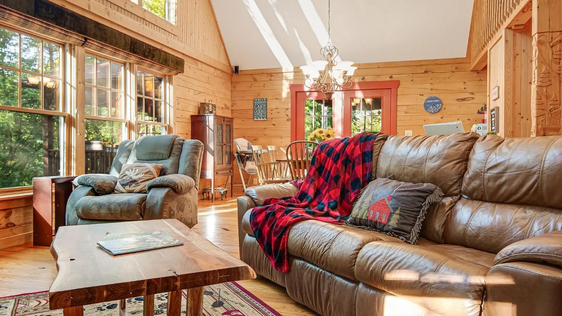 Lure Oasis In The Woods W/ Hot Tub & More! Holiday home *