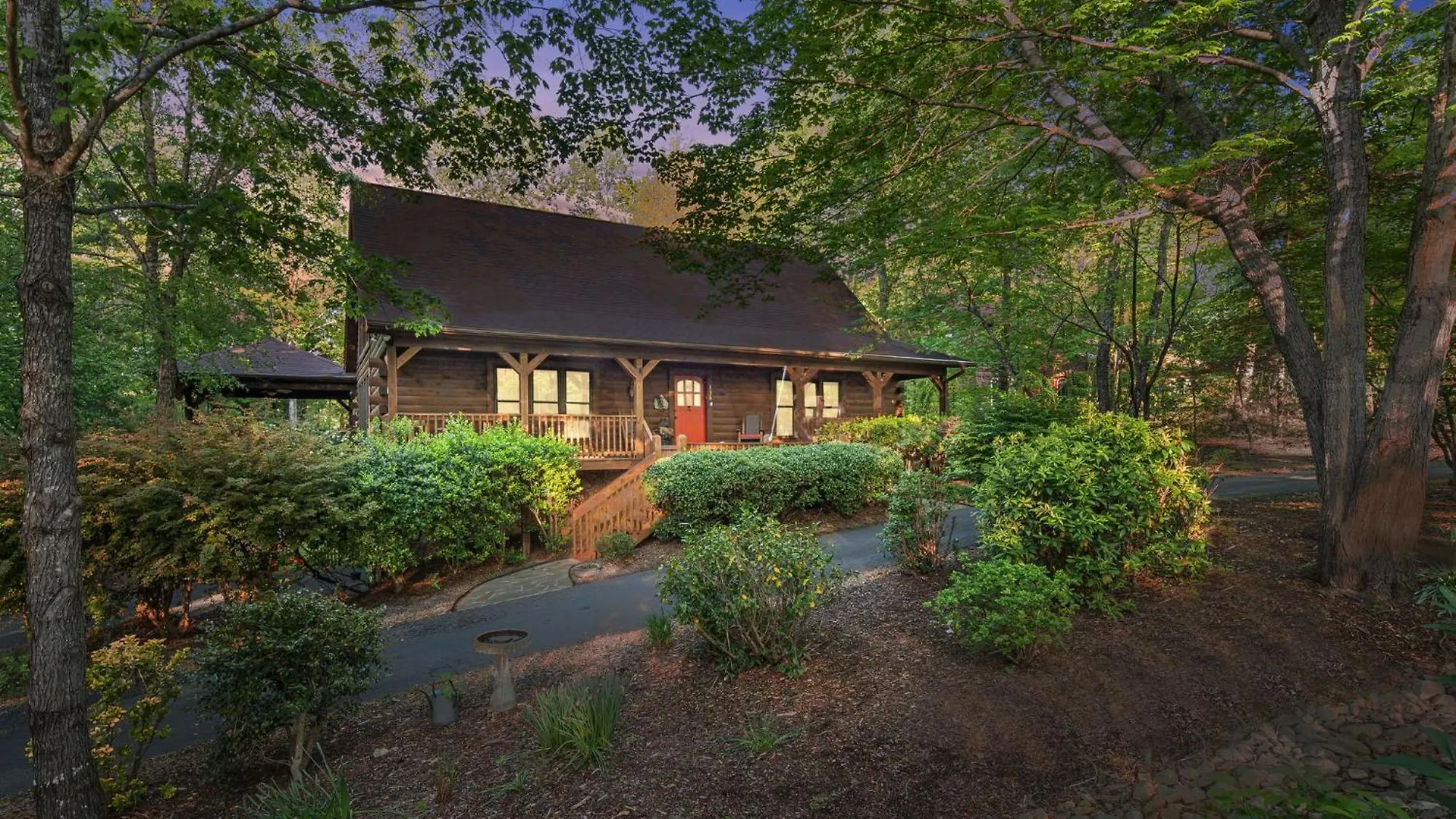 Lure Oasis In The Woods W/ Hot Tub & More! Holiday home