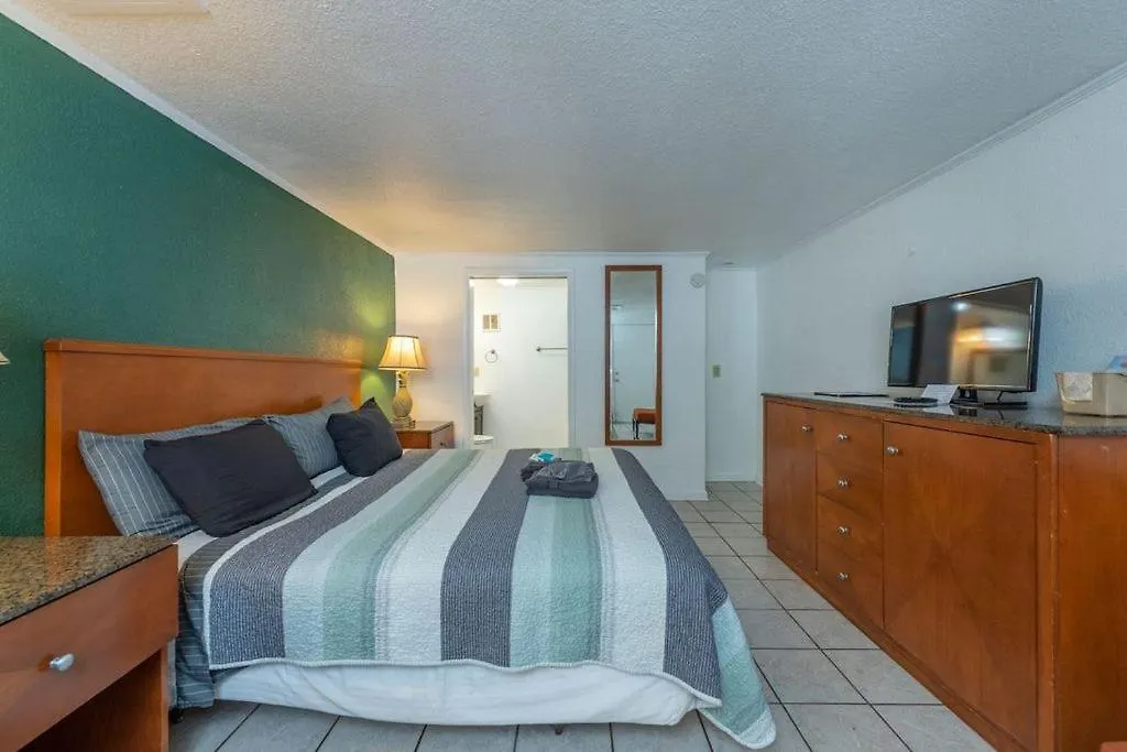 Geneva & Tiki Bar Hotel 3*