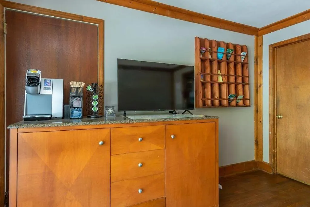 Geneva & Tiki Bar Hotel