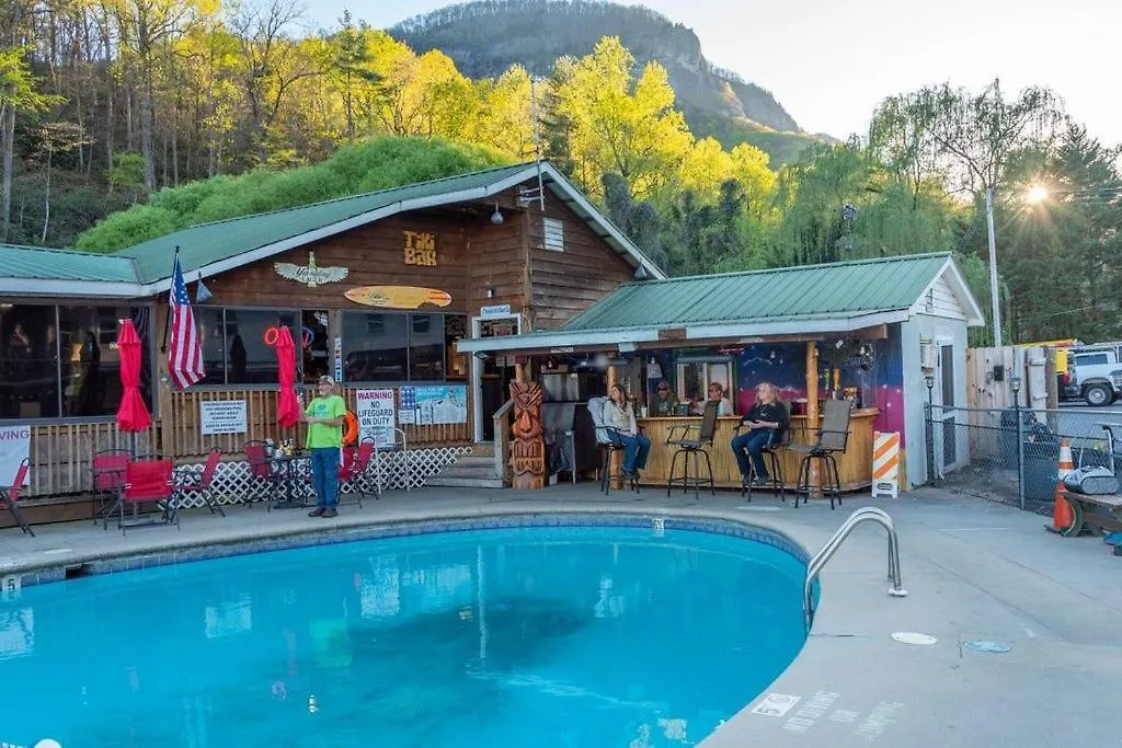 Hotel Geneva & Tiki Bar