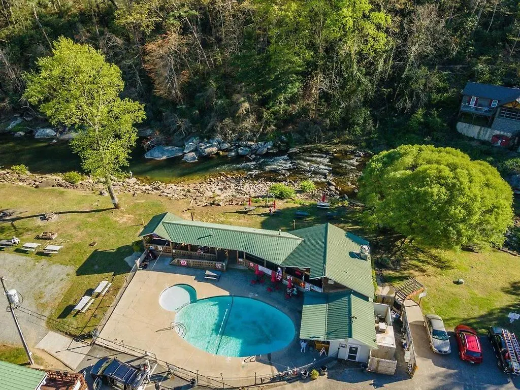 Hotel Geneva & Tiki Bar Chimney Rock