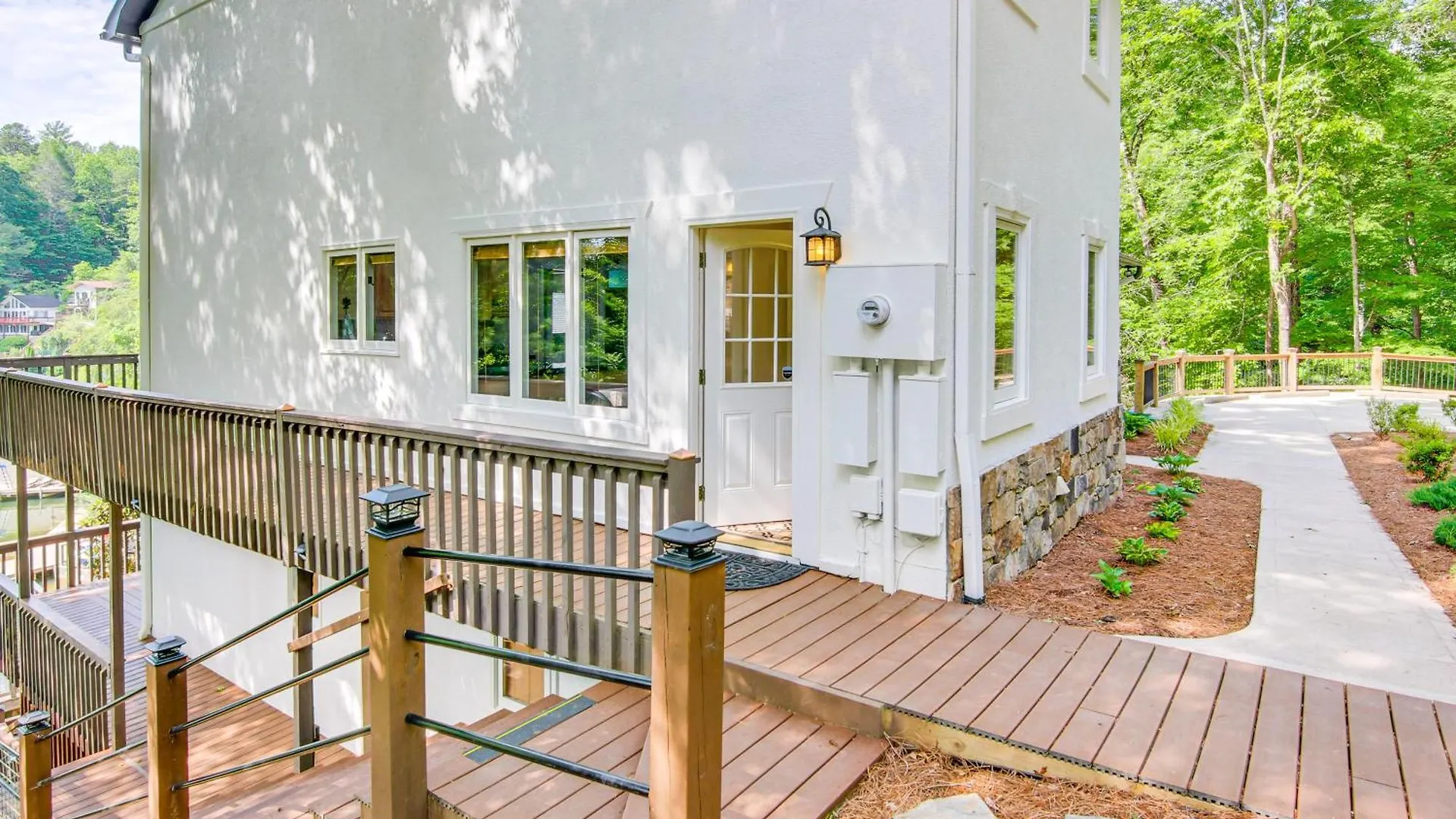 Waterfront Lure With 2-story Deck! Holiday home *