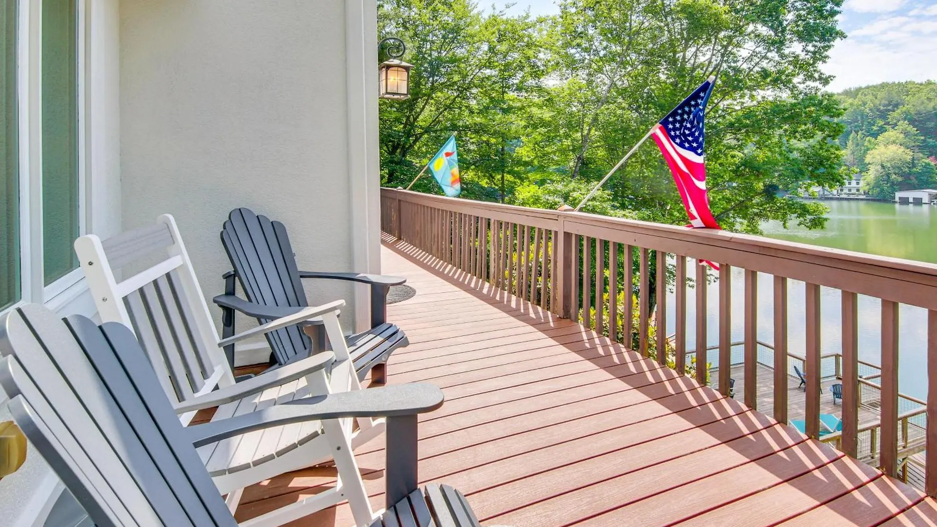 Waterfront Lure With 2-story Deck! Holiday home