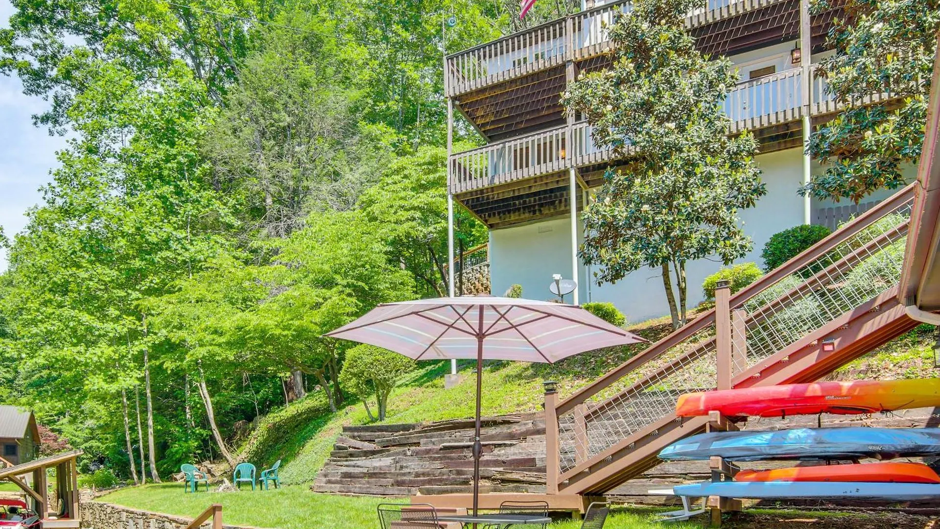 Holiday home Waterfront Lure With 2-story Deck! *
