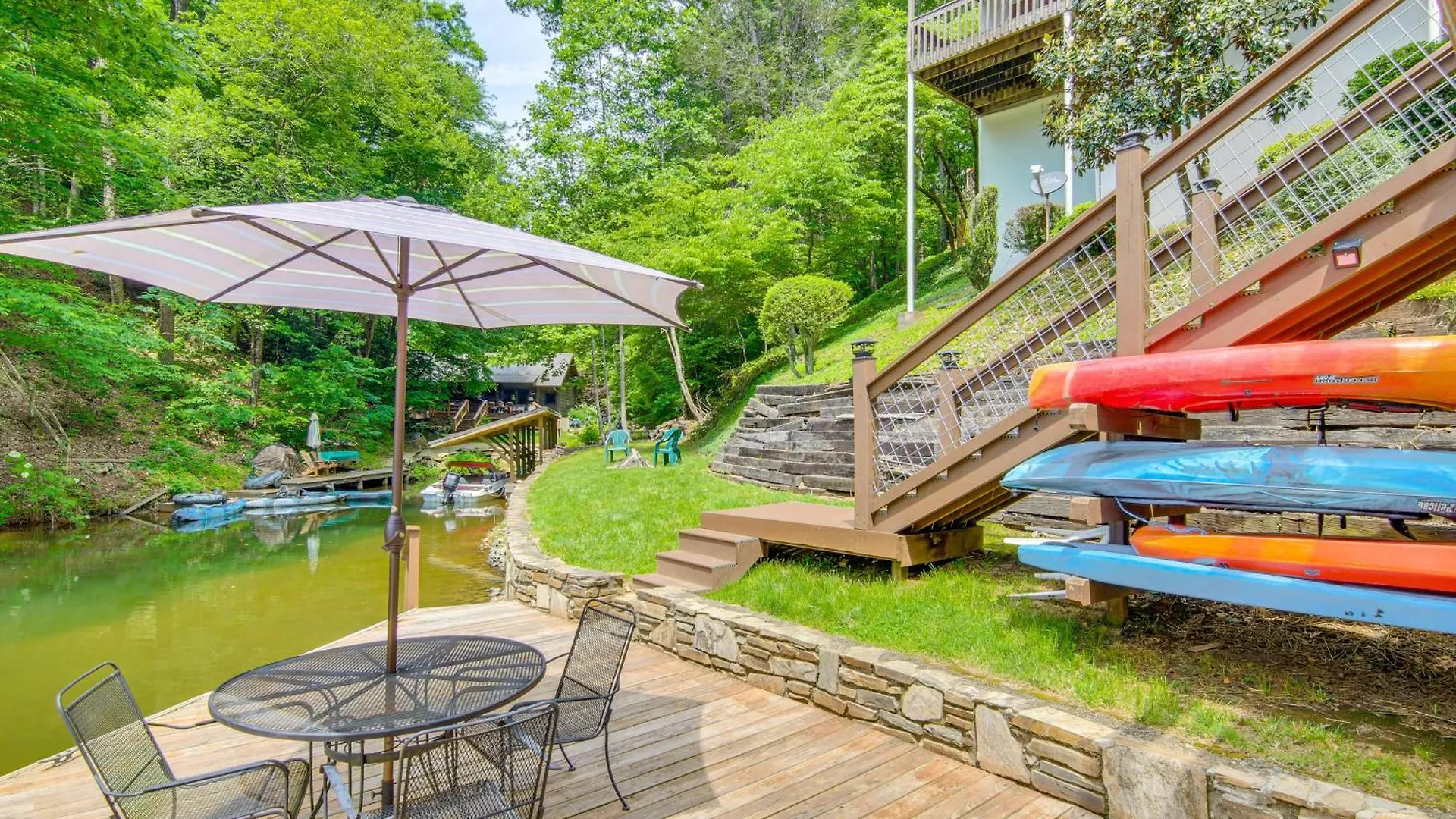 Waterfront Lure With 2-story Deck! Lake Lure