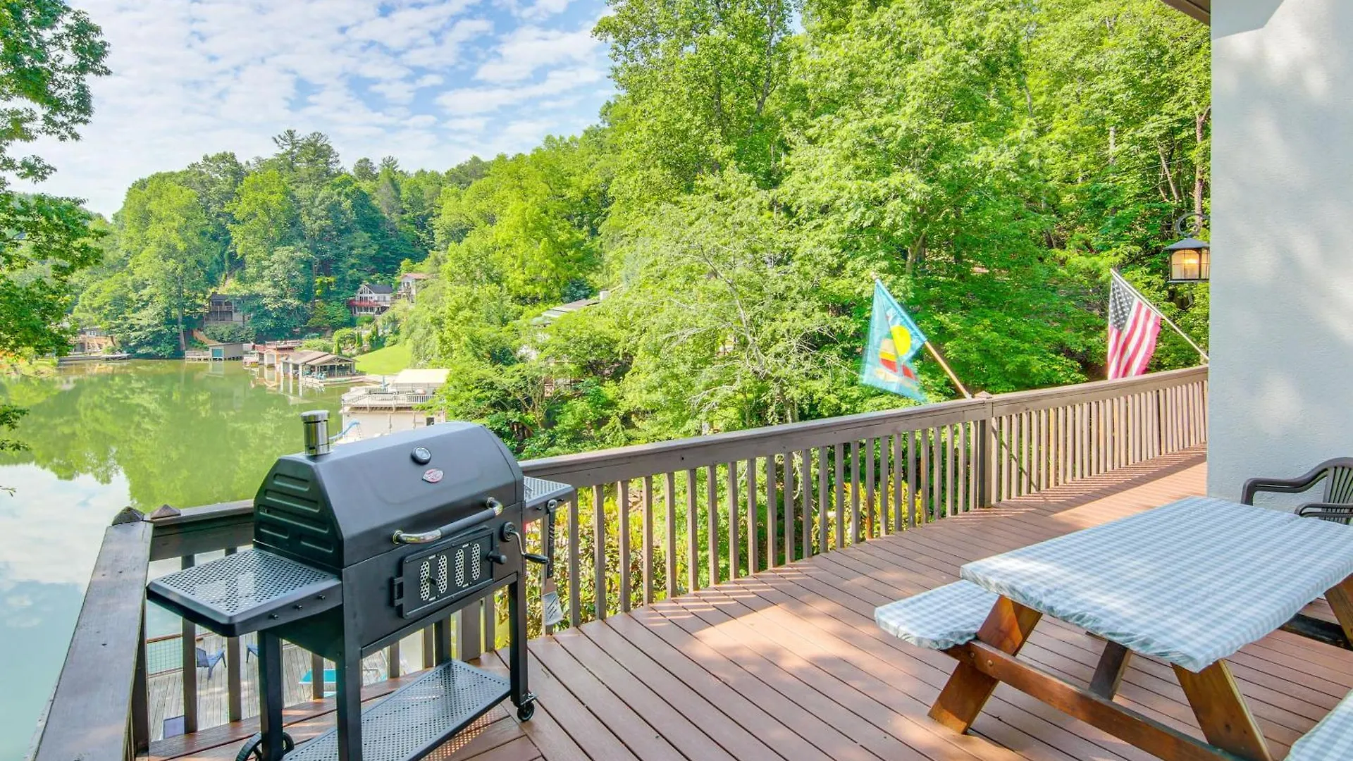 Holiday home Waterfront Lure With 2-story Deck! Lake Lure