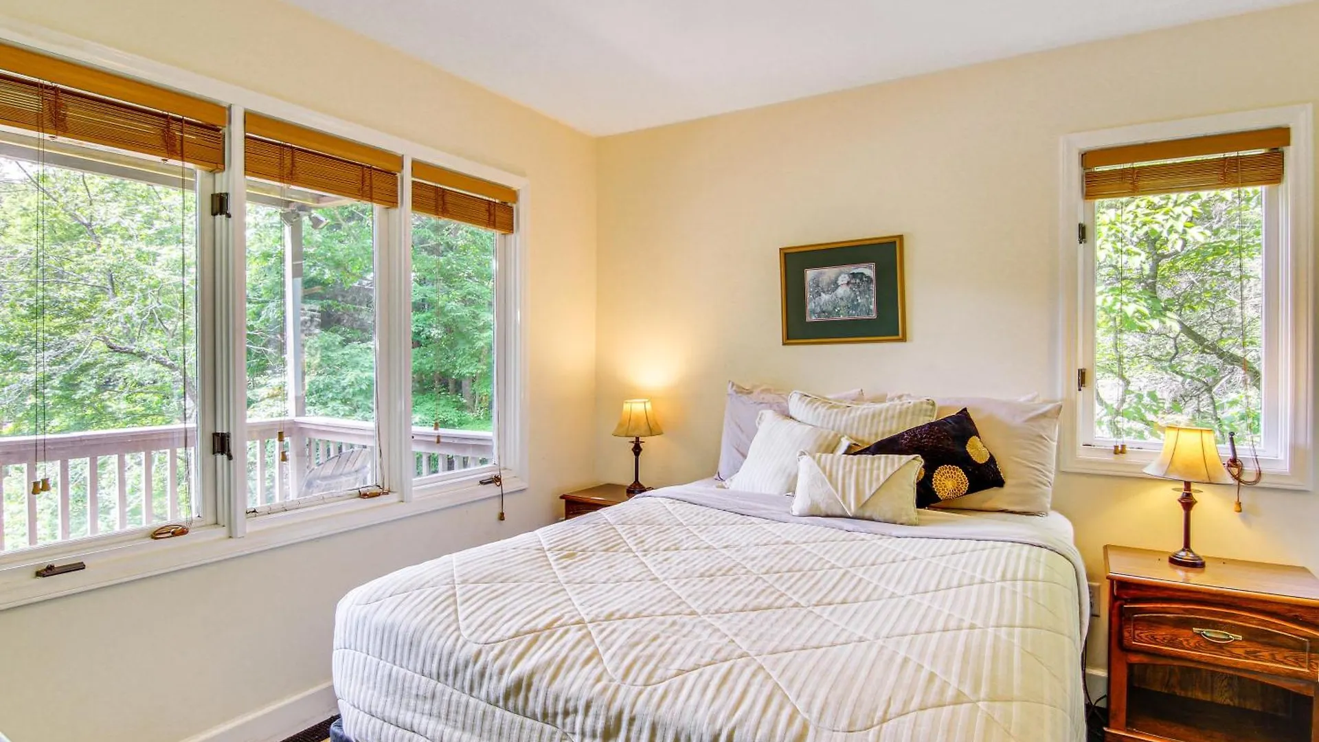 Waterfront Lure With 2-story Deck! *
