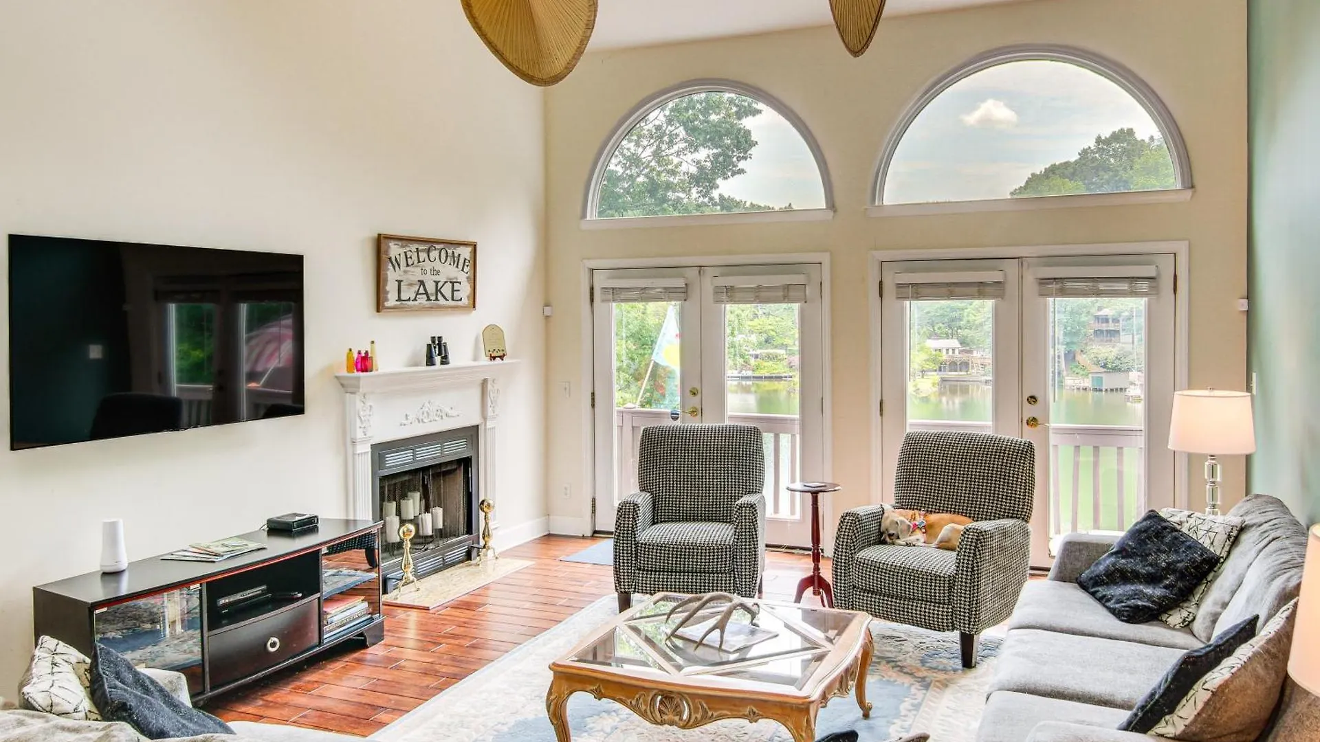 Waterfront Lure With 2-story Deck! Lake Lure