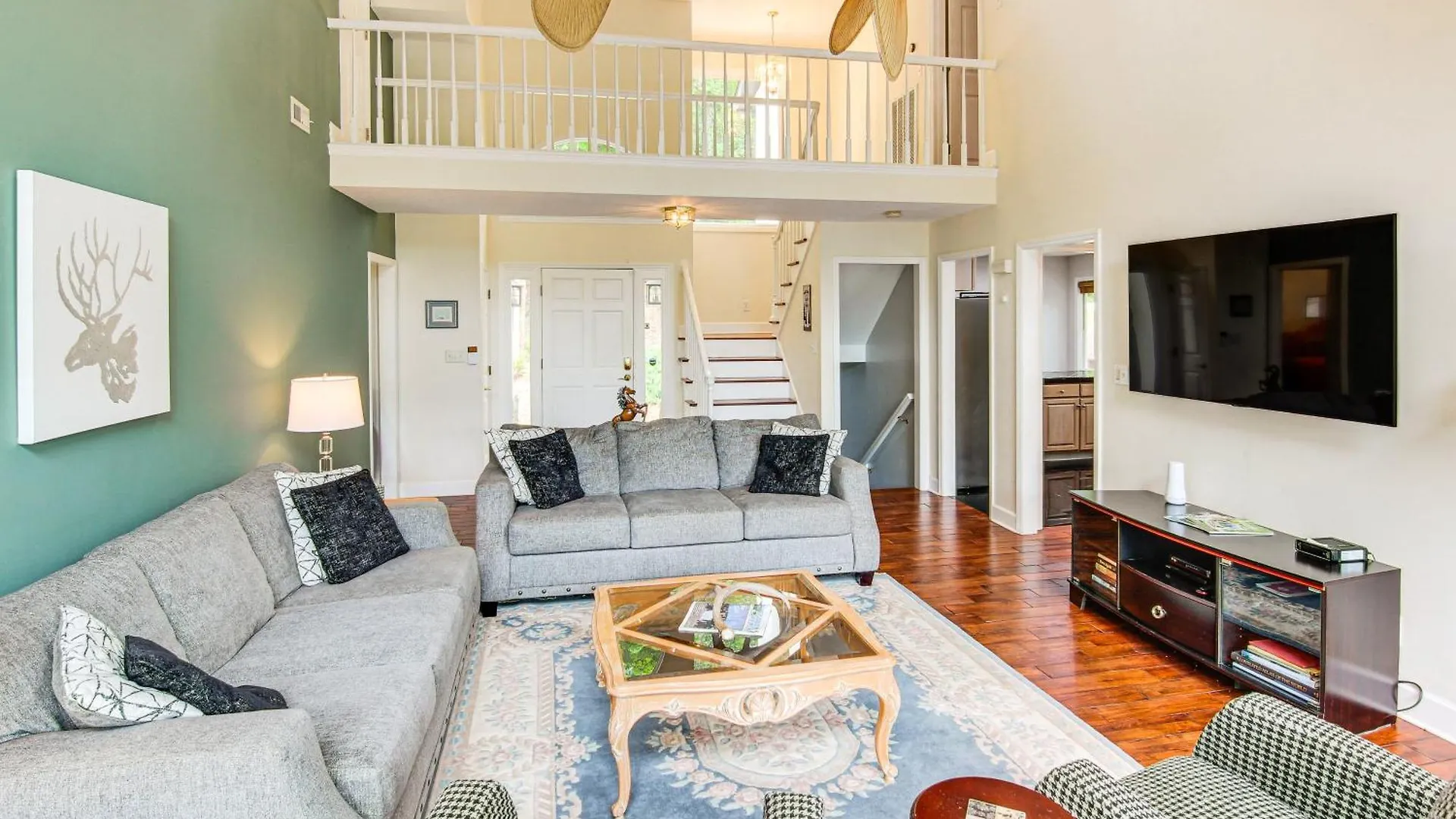 Waterfront Lure With 2-story Deck! Holiday home Lake Lure