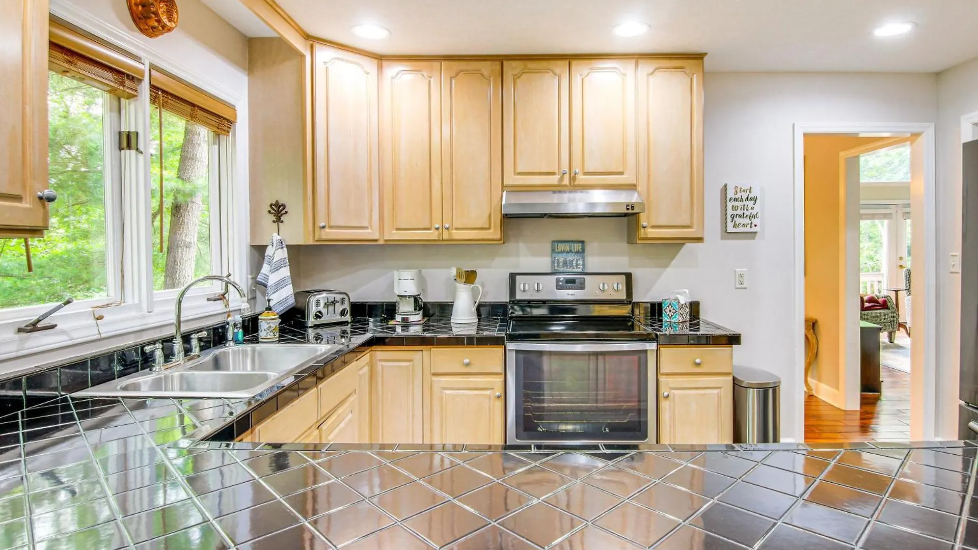 Waterfront Lure With 2-story Deck! *