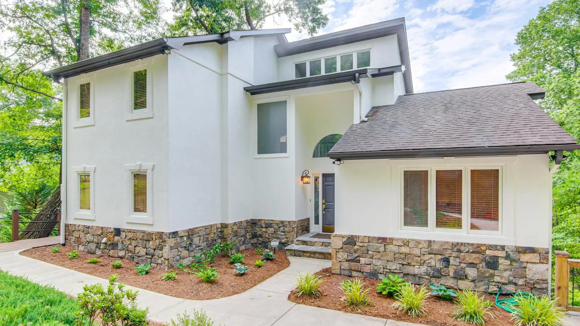 Waterfront Lure With 2-story Deck! * Lake Lure