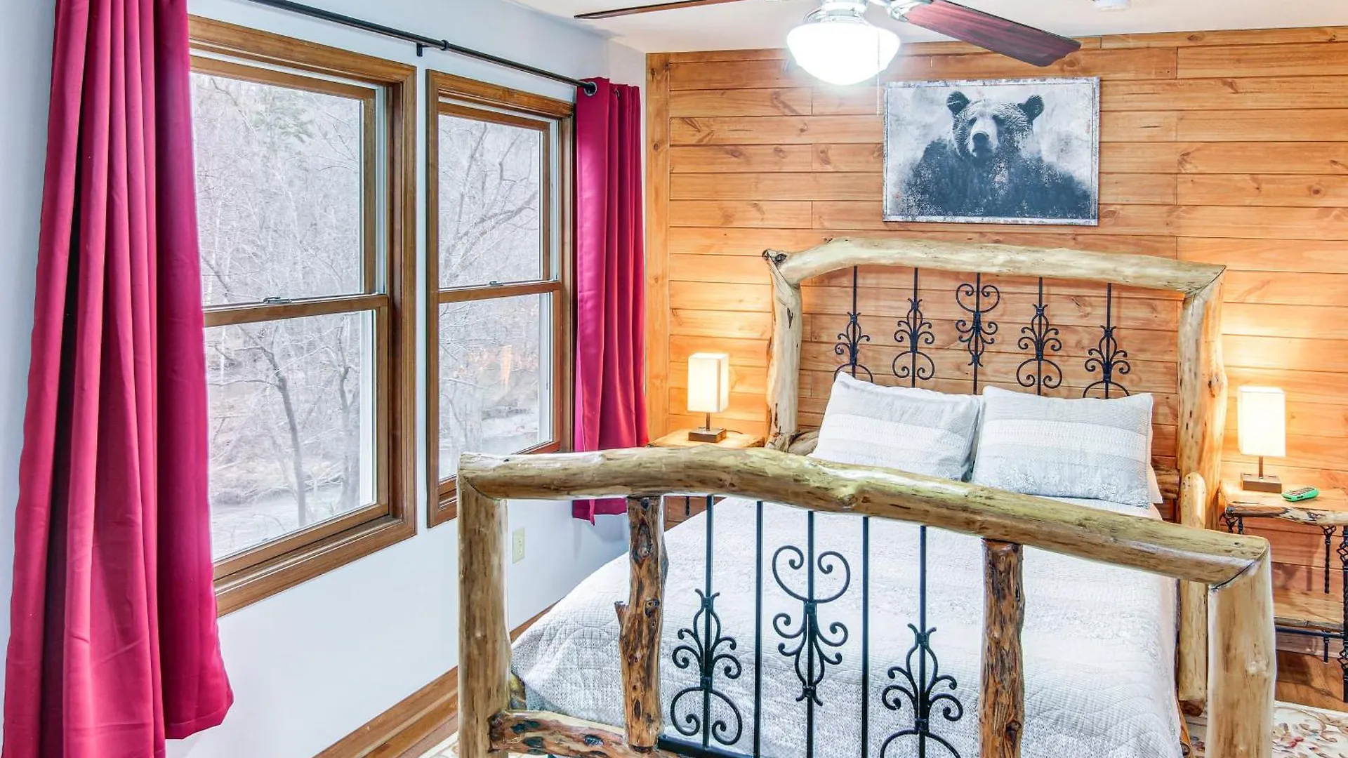 Holiday home Beautiful Riverfront Lure On 13 Acres